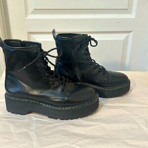 A NEW DAY WOMEN PLATFORM ANKLE BOOTS IN BLACK SIZE 7w